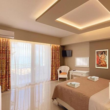 Haris Hotel Apartments And Suites Paralia Vrachou Exterior foto