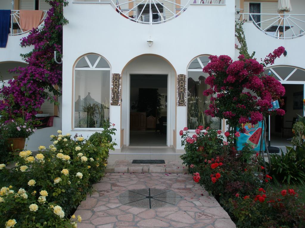 Haris Hotel Apartments And Suites Paralia Vrachou Exterior foto