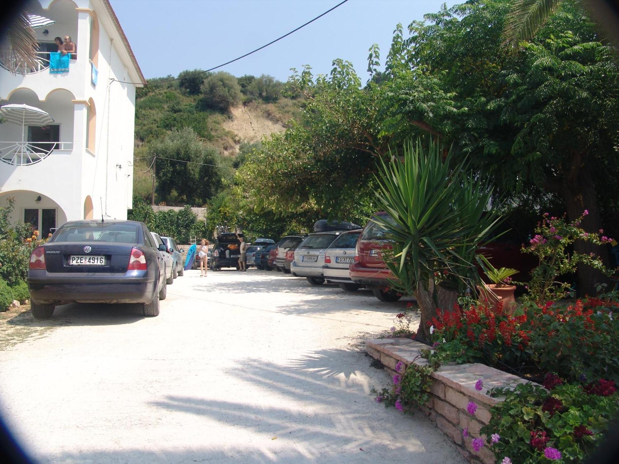 Haris Hotel Apartments And Suites Paralia Vrachou Exterior foto