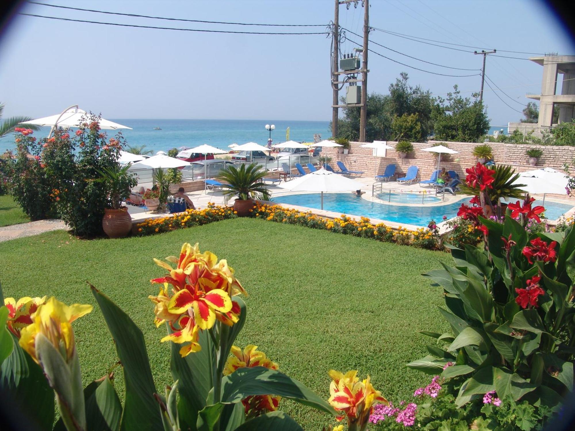 Haris Hotel Apartments And Suites Paralia Vrachou Exterior foto