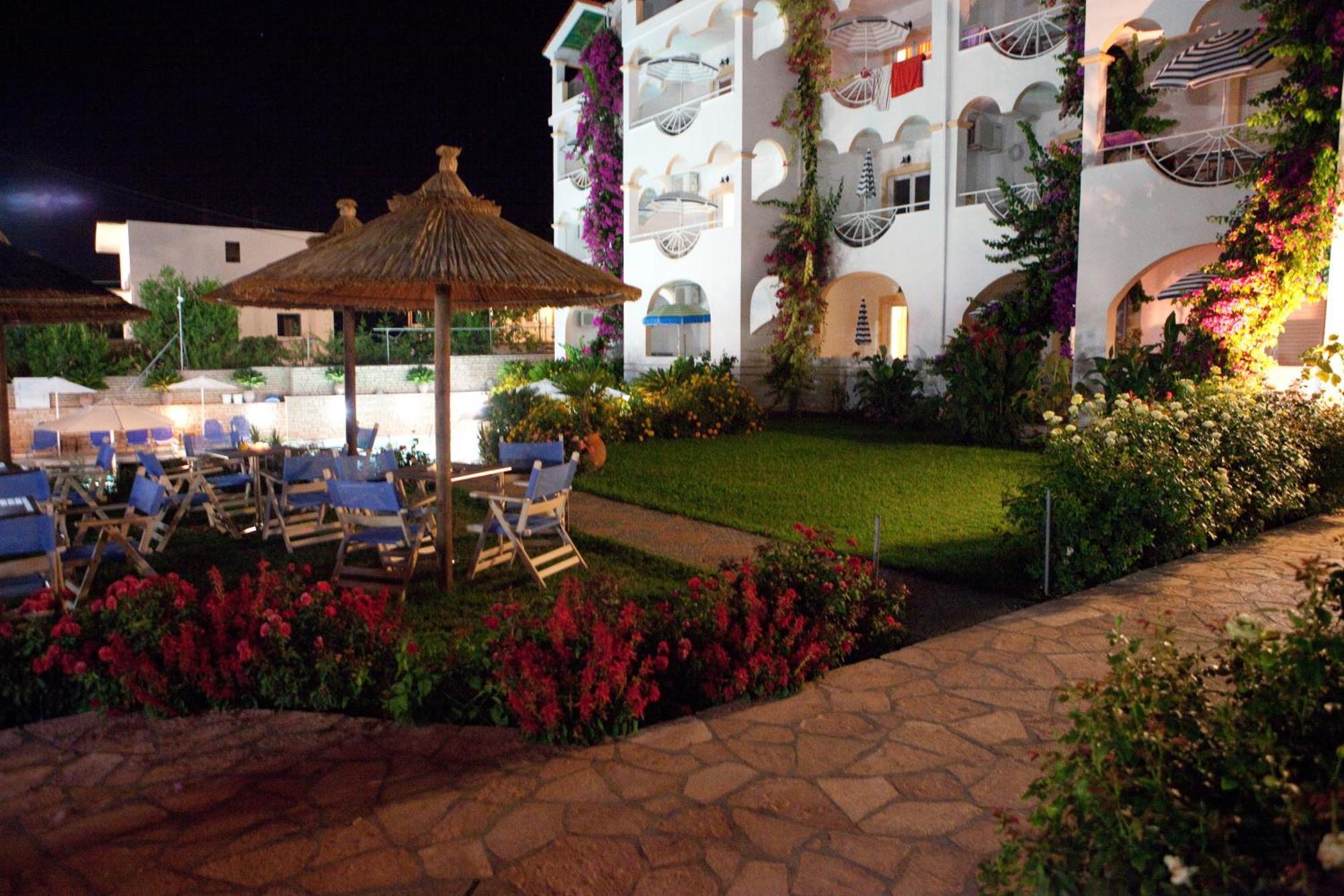 Haris Hotel Apartments And Suites Paralia Vrachou Exterior foto