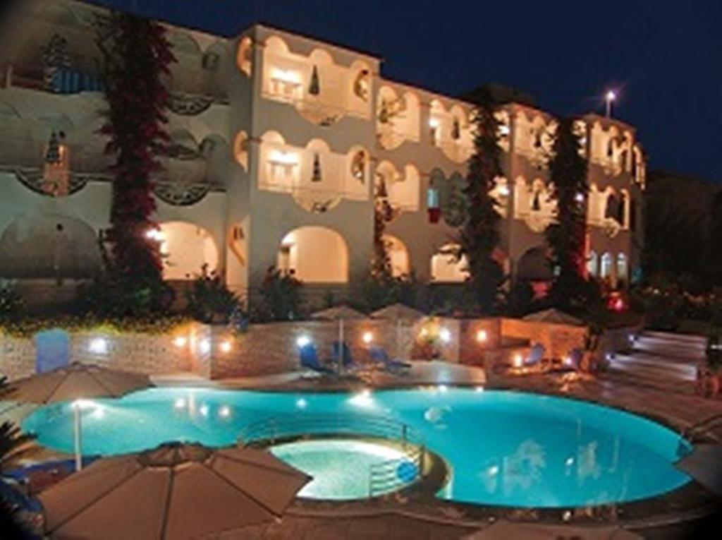 Haris Hotel Apartments And Suites Paralia Vrachou Exterior foto