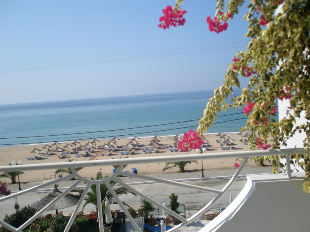 Haris Hotel Apartments And Suites Paralia Vrachou Zimmer foto