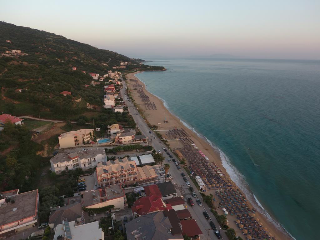 Haris Hotel Apartments And Suites Paralia Vrachou Exterior foto
